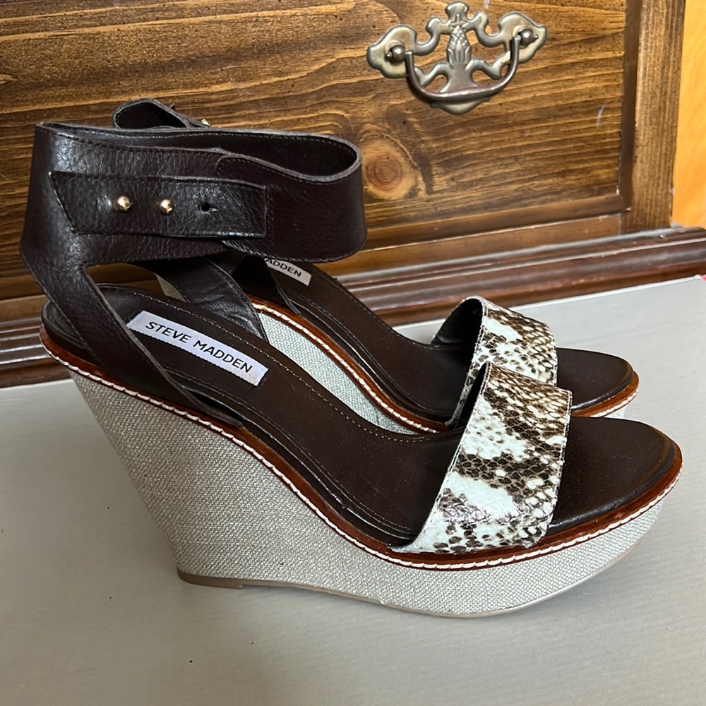 Brand new Steve Madden Wedge Sandals Size 8